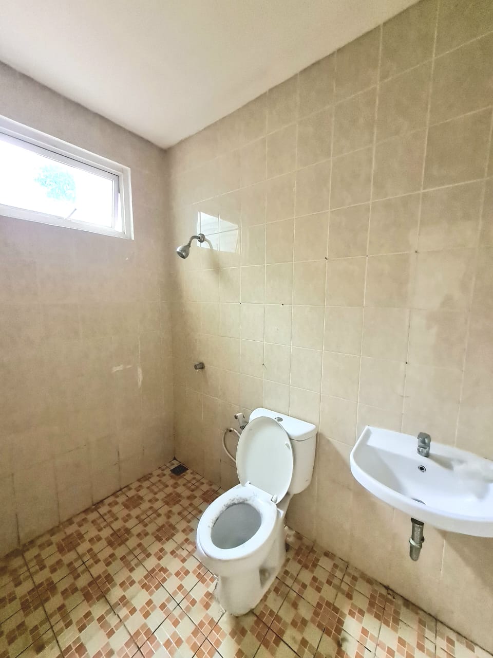 Dijual Rumah di Airlangga Grand Taruma Karawang